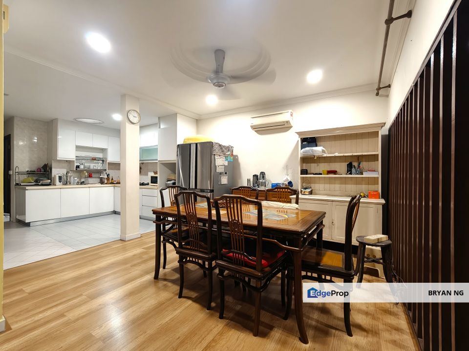 Good condition Taman Desa Super Link house Extended Kitchen and Back Yard, Kuala Lumpur, Cheras