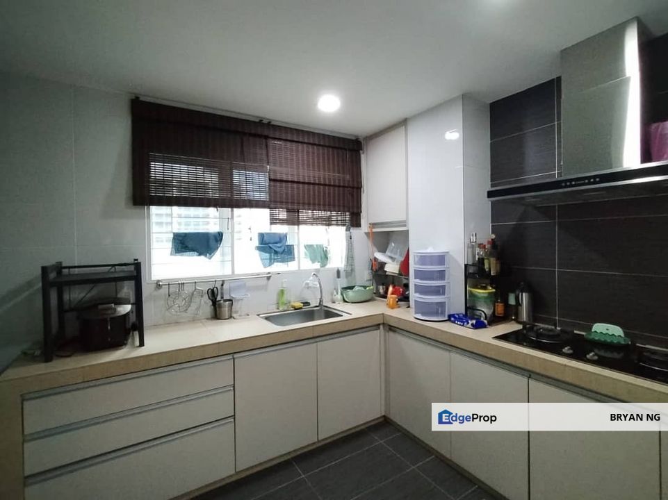 Renovated Unit, End Lot 3storey Nice Condition, Selangor, Batu 9th Cheras
