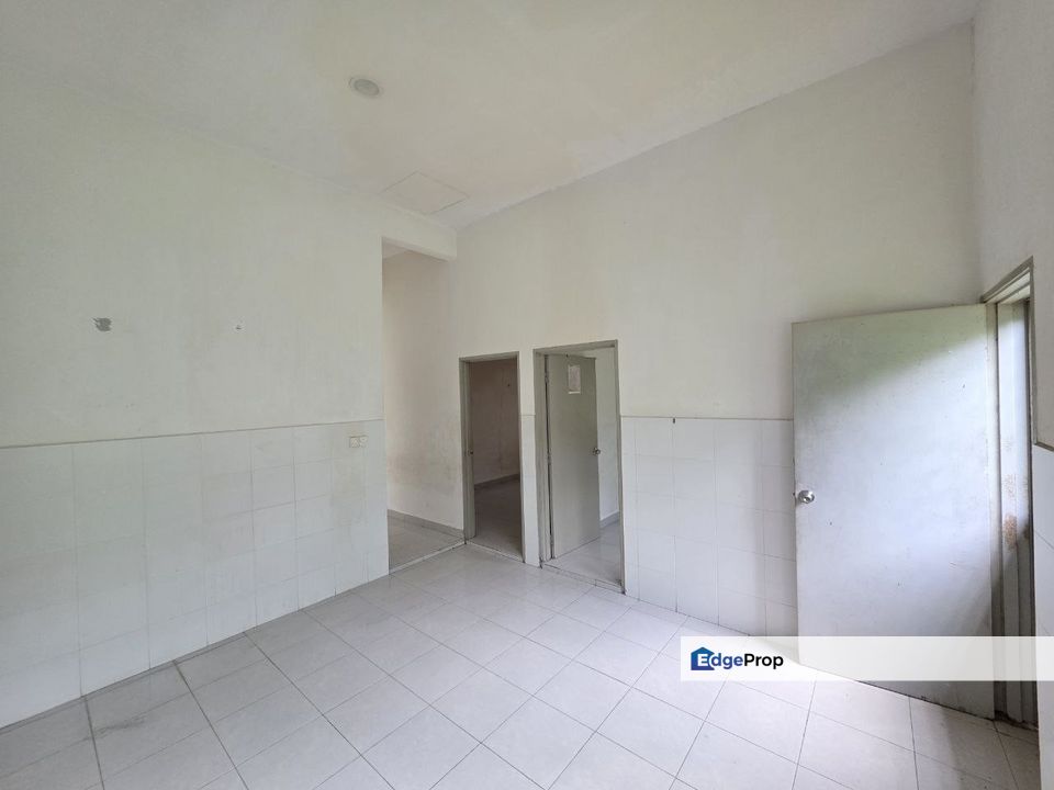 TANAH LUAS- SINGLE STOREY SEMI D TAMAN SRIKANDI, Selangor, Telok Panglima Garang