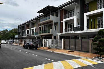 3 Storey Terrance House @ Bandar Sungai Long Cheras For Sale