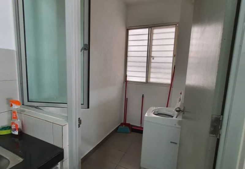 Park Apartment @ One South