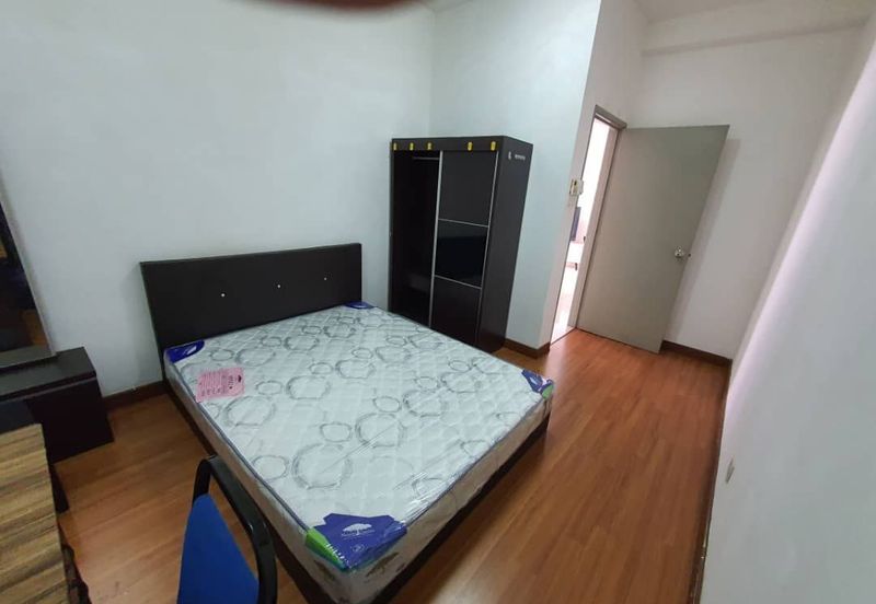 Park Apartment @ One South