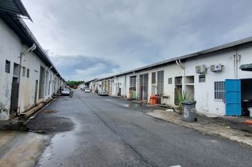 Nilai 3 Nilai Negeri Sembilan @ Wholesale Centre Shop For Sale