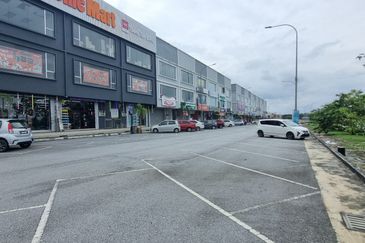 Kawasan Perniagaan Wira Nilai 3 Nilai Negeri Sembilan @ 3 Storey Shop Office For Sale