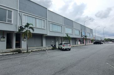 Kawasan Perniagaan Wira Nilai 3 Nilai Negeri Sembilan @ 3 Storey Shop Office For Sale