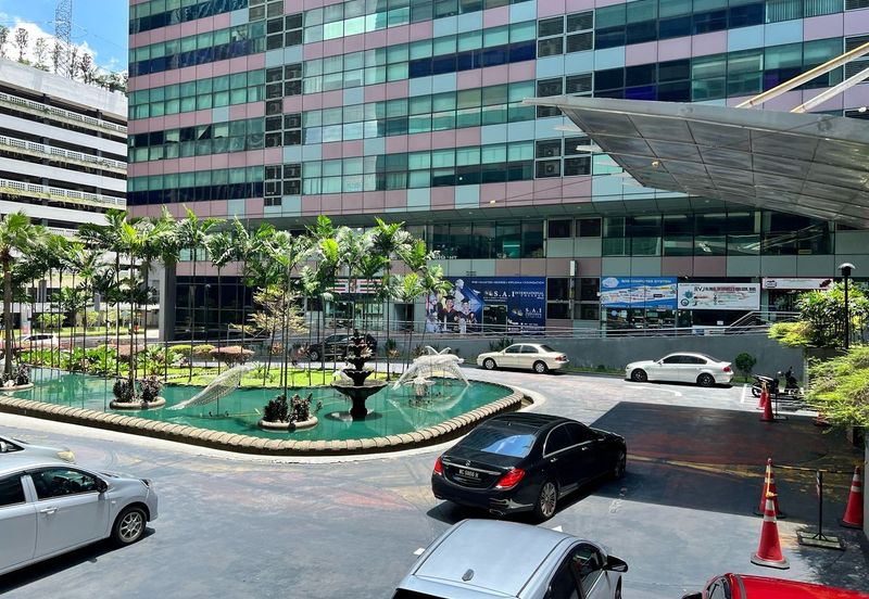 Leisure Commerce Square