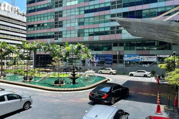 Leisure Commerce Square