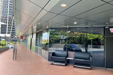 Leisure Commerce Square