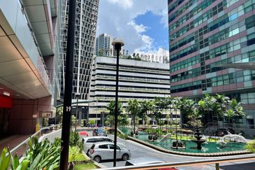 Leisure Commerce Square