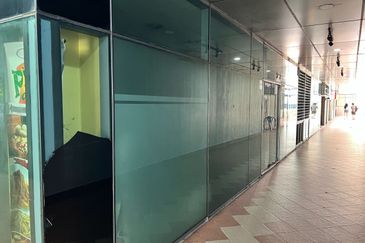 Leisure Commerce Square