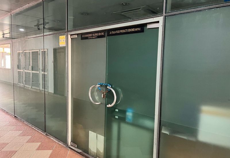 Leisure Commerce Square