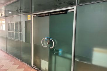 Leisure Commerce Square