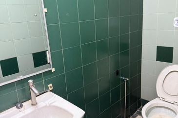 Leisure Commerce Square