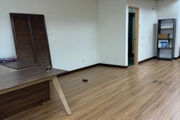 Leisure Commerce Square