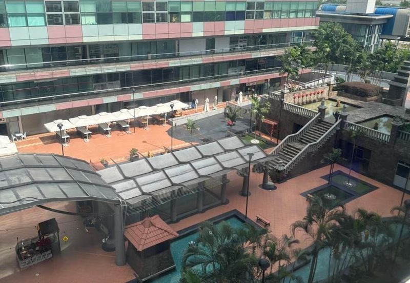 Leisure Commerce Square