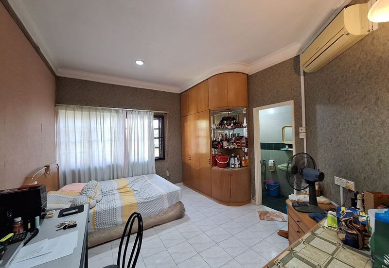 SL 8, Bandar Sungai Long