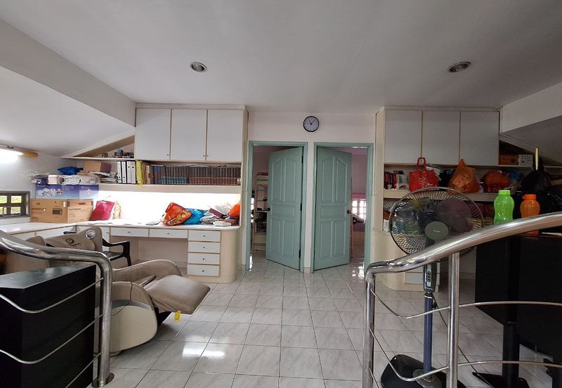 SL 8, Bandar Sungai Long