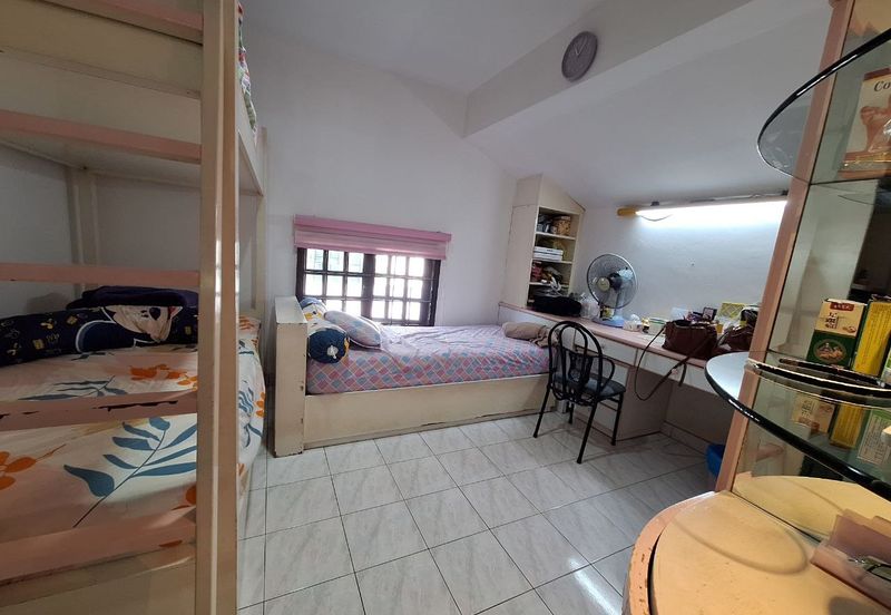 SL 8, Bandar Sungai Long