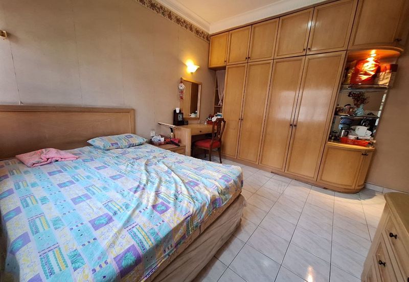 SL 8, Bandar Sungai Long