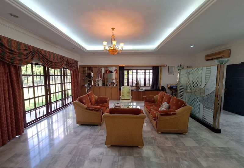 SL 8, Bandar Sungai Long