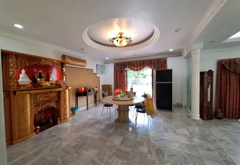 SL 8, Bandar Sungai Long