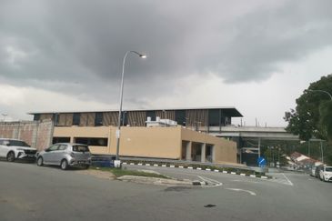 Taman Pinggiran Putra