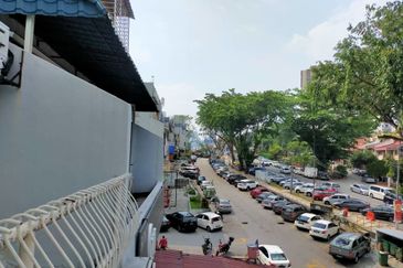 Taman Desa Shop Apartment near Faber Plaza Face Main  Road below market value Cheap Sale
