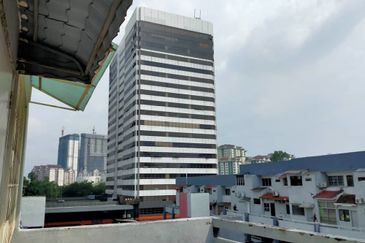 Taman Desa Shop Apartment near Faber Plaza Face Main  Road below market value Cheap Sale