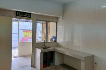 Taman Desa Shop Apartment near Faber Plaza Face Main  Road below market value Cheap Sale