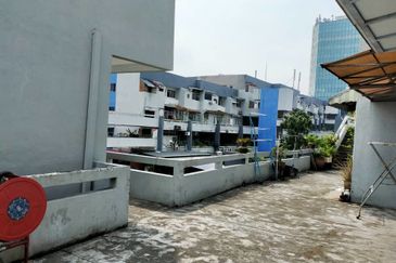 Taman Desa Shop Apartment near Faber Plaza Face Main  Road below market value Cheap Sale