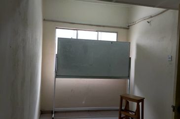 Taman Desa Shop Apartment near Faber Plaza Face Main  Road below market value Cheap Sale