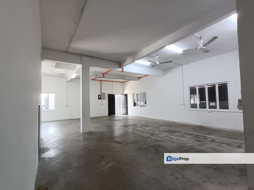 3 Storey Kampung Cheras Baru,Cheras, Bungalow Shop,Office and Warehouse, easy Load and unload  goods can park 20 Feet Container  Cheap Sale, Kuala Lumpur, Cheras