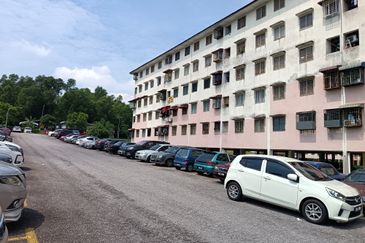 Pangsapuri Orkid, Bandar Mahkota Cheras