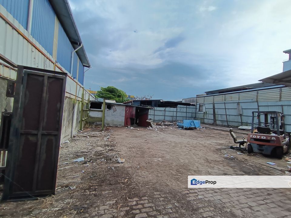 Kampung Cheras Baru ,Store/Light Industries  with Land 7,000 Square Feet , Container Easy Load and Unload  Good place Rent !, Kuala Lumpur, Cheras