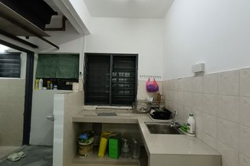 Taman Pinggiran Putra