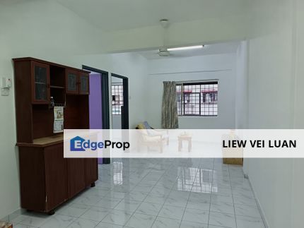 Taman Pinggiran Putra,Pangsapuri Putra Raya  near MRT and food Court Court for Rent, Selangor, Seri Kembangan