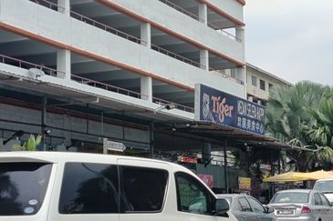 Taman Pinggiran Putra