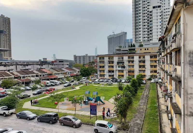 Taman Pertama