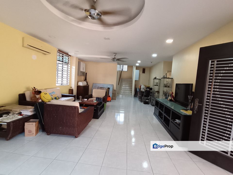 Taman Langat Jaya,2 Storey Bungalow well Kept move in condition with big windy compoud ., Selangor, Batu 9th Cheras