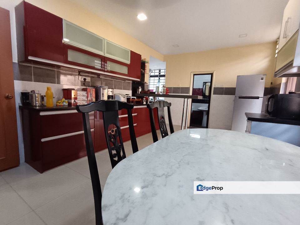 Taman Langat Jaya,2 Storey Bungalow well Kept move in condition with big windy compoud ., Selangor, Batu 9th Cheras