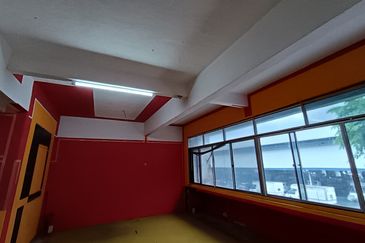 Taman Nirwana,Ampang,big Corner office easy park-for rent