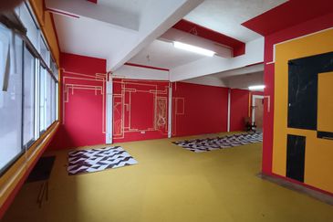 Taman Nirwana,Ampang,big Corner office easy park-for rent