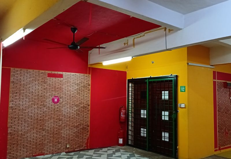 Taman Nirwana,Ampang,big Corner office easy park-for rent