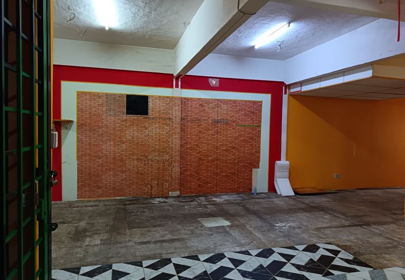 Taman Nirwana,Ampang,big Corner office easy park-for rent