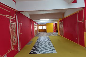 Taman Nirwana,Ampang,big Corner office easy park-for rent