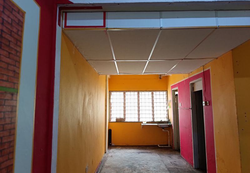 Taman Nirwana,Ampang,big Corner office easy park-for rent