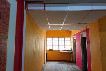 Taman Nirwana,Ampang,big Corner office easy park-for rent