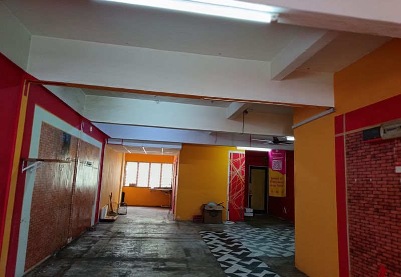 Taman Nirwana,Ampang,big Corner office easy park-for rent