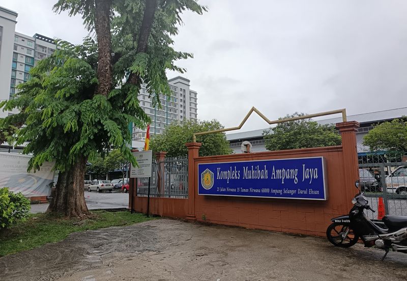 Taman Nirwana,Ampang,big Corner office easy park-for rent