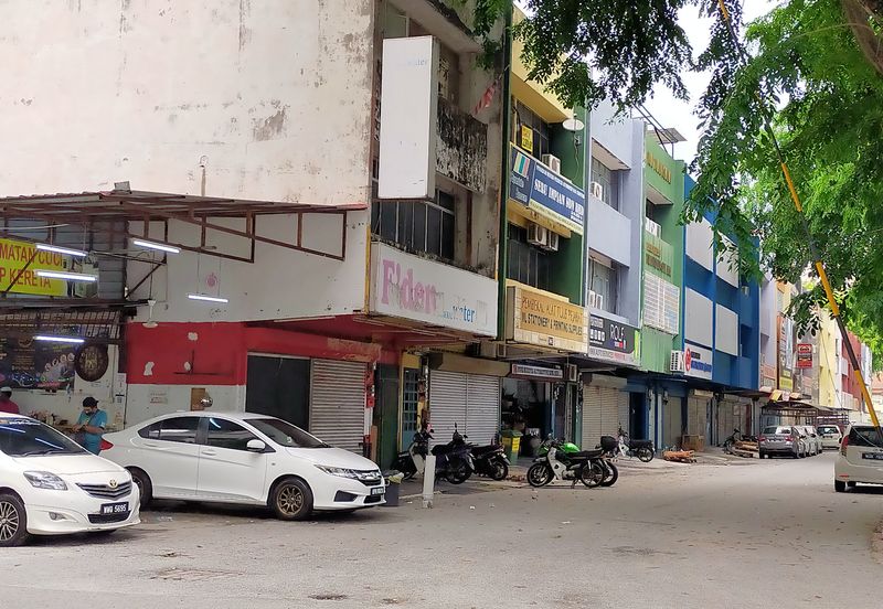 Taman Nirwana,Ampang,big Corner office easy park-for rent